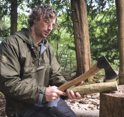 Ben contact splitting with Gransfors axe